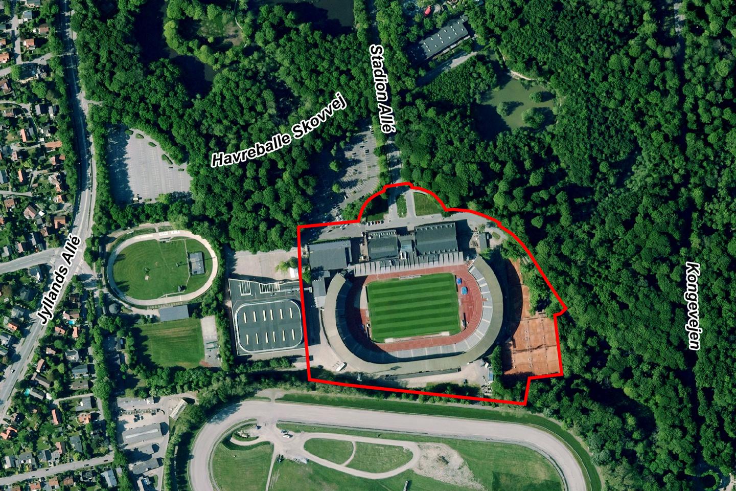 Luftfoto der viser afgrænsningen til debatoplægget om nyt stadion i Aarhus