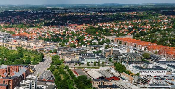 Luftfoto som viser byudviklingen i Aarhus og opland.