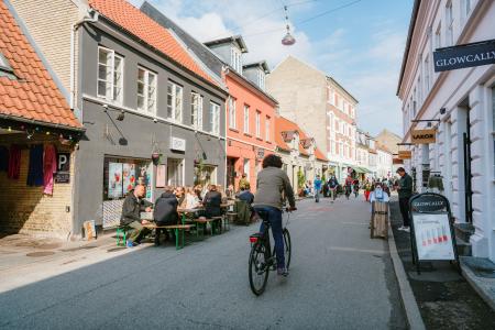 Graven, udeservering, café, cyklister, gående