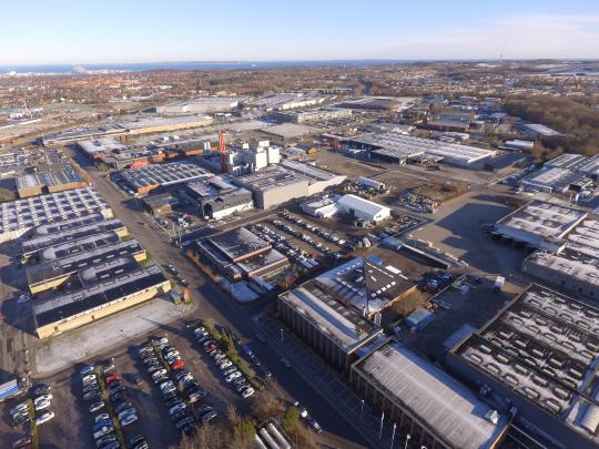 Billedet viser et stort erhvervsområde i Aarhus set fra luften.